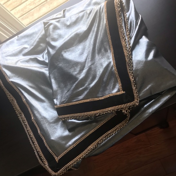 Stunning Silver Sari wth black velvet and gold beading border with blouse piece - Picture 8 of 8